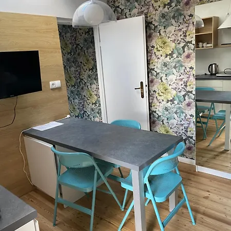 Camping Centrum Noclegowe Amfiteatr *