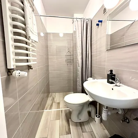 Camping Centrum Noclegowe Amfiteatr *